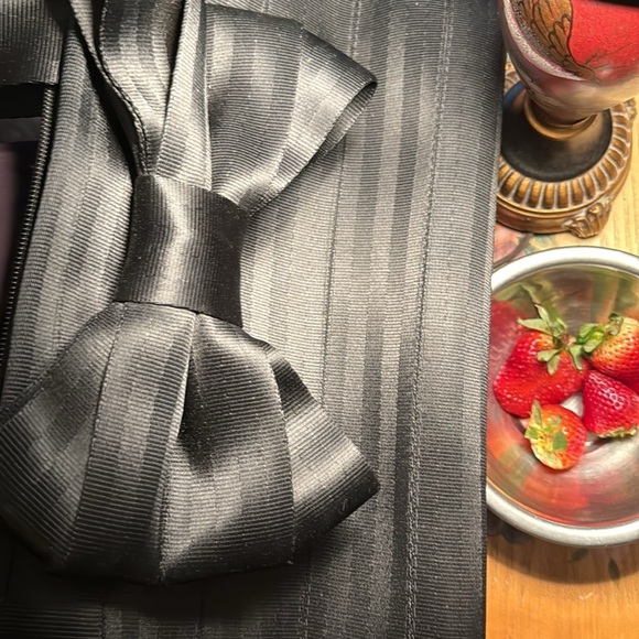 Harvey’s Seatbelt Bag - Picture 3 of 8